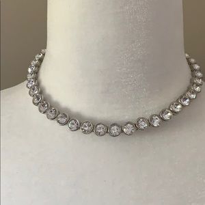 Crystal chokers with magnetic closure